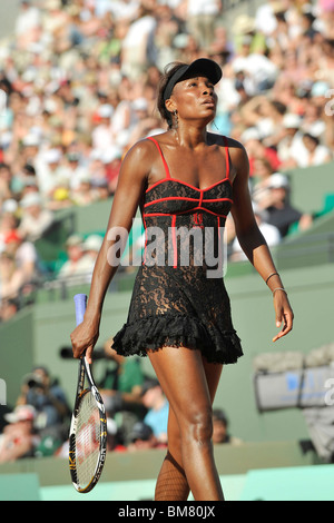 Venus Williams (USA) im Wettbewerb bei den French Open 2010 Stockfoto