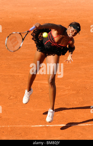 Venus Williams (USA) im Wettbewerb bei den French Open 2010 Stockfoto