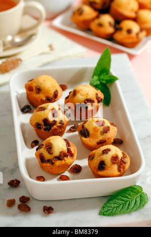 Muffins mit Rosinen. Rezept zur Verfügung. Stockfoto