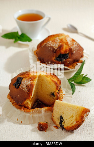 Hausgemachte Muffins mit Pflaumen. Rezept zur Verfügung. Stockfoto