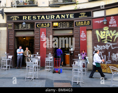 Madrid, Spanien. Restaurant Casa Labra (1860 - wo die spanische sozialistische Partei gebildet wurde) in der Calle de Tetuan Stockfoto