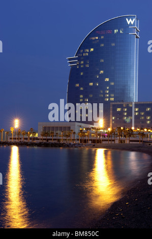 Blick auf das Luxus Hotel W in der Küste von Barcelona Stockfoto