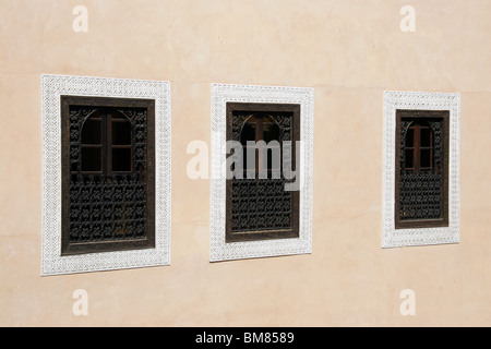 Drei Fenster in Fez, Marokko. Stockfoto