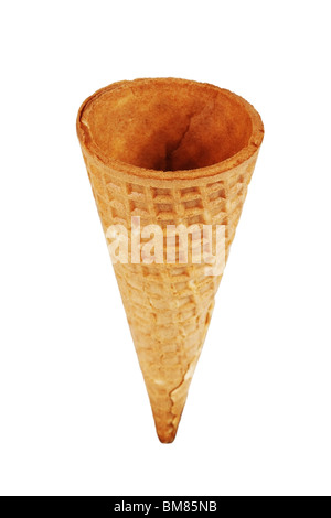 Waffelhörnchen für Eis, isoliert auf einem weißen Hintergrund. Stockfoto