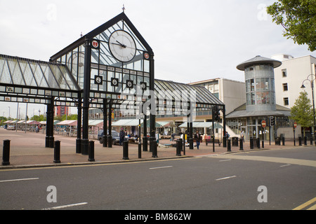Wolverhampton West Midlands England UK Eingänge zu den Outdoor und Indoor Stockfoto