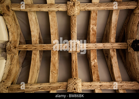 England, Cornwall, Laneast, Kirche St Sidwell und St Gulval, Veranda, alte Eiche Dachkonstruktion Stockfoto