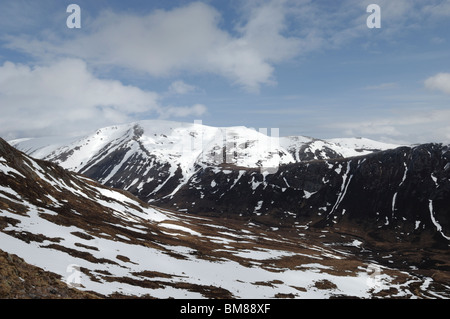 Blick über den Lairig Ghru gegenüber Ben Macdui in Schottland Großbritannien Cairngorm National Park Stockfoto