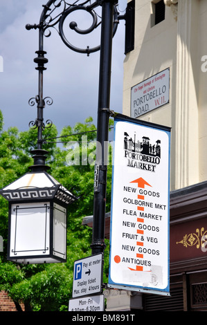 Alte Lampe und Markt unterzeichnen, Portobello Antiquitätenmarkt, Portobello Road, Notting Hill, Greater London, England, Vereinigtes Königreich Stockfoto