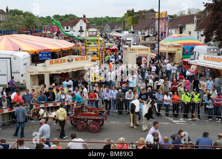 Charter Fair UK, Jahrmarkt und traditionelle Zigeunerpferdemesse auf dem Stadtplatz Wickham, Hampshire UK. Heinrich III. 1269 gewährte die jährliche Königliche Charter-Messe „für immer“ 2010 2010er Jahre HOMER SYKES Stockfoto