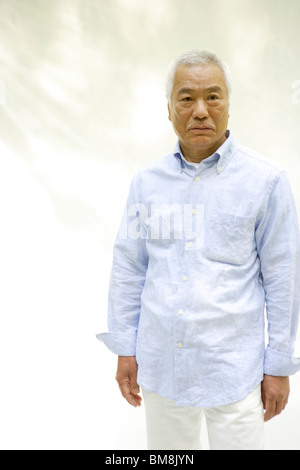 Portrait von älteren Menschen, weißer Hintergrund Stockfoto