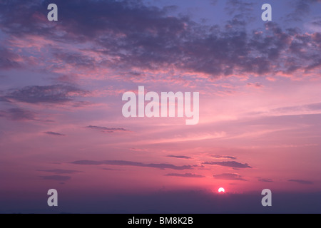 Himmel in der Dämmerung, Sonnenaufgang, Kagawa Präfektur, Japan Stockfoto