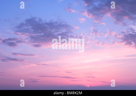 Himmel in der Dämmerung, Sonnenaufgang, Kagawa Präfektur, Japan Stockfoto