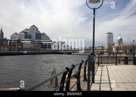 Den North Quays von Dublin, in der die Irish Financial Services Centre allgemein bekannt als das Ifsc am Ufer des Flusses Liffey in Irland. Stockfoto