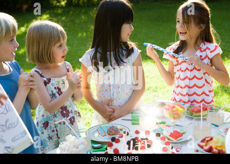Kinder Outdoor-Geburtstags-party Stockfoto