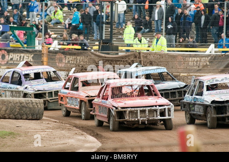 Stock-Car Rennen Rennwagen Vollkontakt Rennfahrer Schiefer uk Rennen Oval Spuren verfolgen Stockfoto