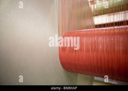 Stoff-Beschichtungsanlage, recycelbare zusammengesetzte Textil Weberei Abteilung, Webstuhl, Webers Strahl Stockfoto