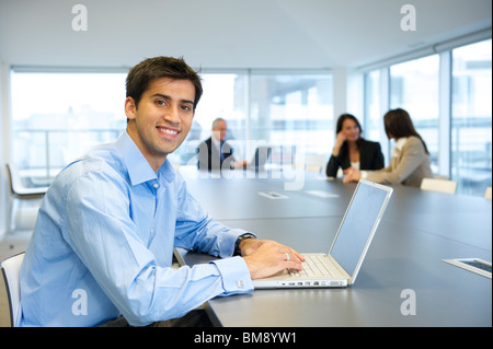 Junge asiatische Geschäftsmann Stockfoto