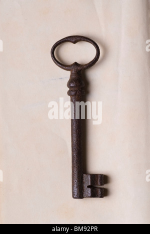 Alten rostigen Metall Hausschlüssel Stockfoto