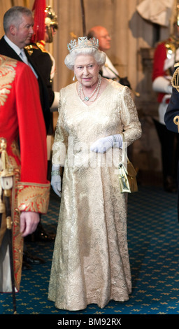 Die britische Königin Elizabeth II. bei der Parlamentseröffnung am Palace of Westminster im Zentrum von London Stockfoto