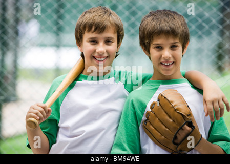 Jungen Baseballspieler, portrait Stockfoto