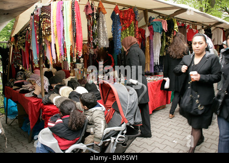 Der türkische Markt am Maybachufer in östlichen Kreuzberg, Berlin, Deutschland Stockfoto