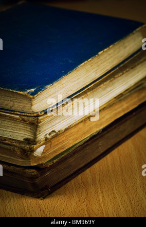 Stapeln von alten Büchern Stockfoto