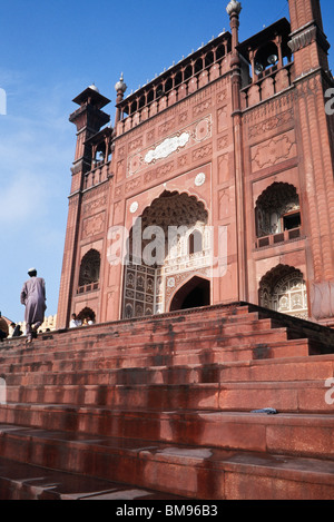 Gateway in die Badshahi-Moschee. Lahore, Pakistan Stockfoto