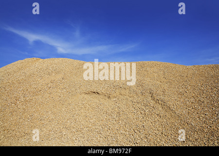 gelben Kies Sand Steinbruch Berg Bau Beton Stockfoto