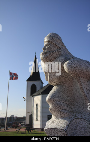 Antarktis Ziel Skulptur & norwegischen Kirche in Cardiff Bay Stockfoto