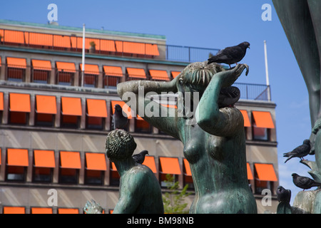 Sonnenblenden Tempohuset Kungshallen Statue Orfeus Carl Milles Hötorget Stadt Stockholm Schweden Stockfoto