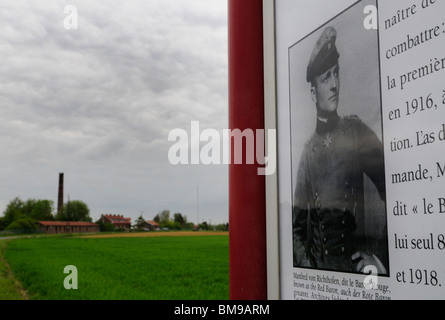 Zeichen markieren Ort Sainte Colette Ziegelei wo Red Baron Manfred von Richthofen, in der Nähe von Vaux-Sur-Somme, Frankreich stürzte Stockfoto