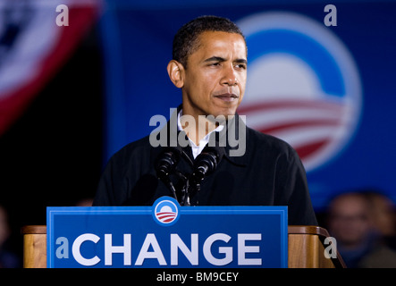 3. November 2008 – Manassas, Virginia – der Kandidat der demokratischen Präsidentschaftswahl, Barack Obama, hält seine letzte Wahlkampfveranstaltung im Schlachtfeld-Bundesstaat Virginia ab. Stockfoto