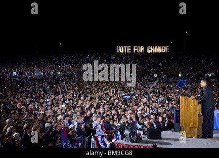 3. November 2008 – Manassas, Virginia – der Kandidat der demokratischen Präsidentschaftswahl, Barack Obama, hält seine letzte Wahlkampfveranstaltung im Schlachtfeld-Bundesstaat Virginia ab. Stockfoto