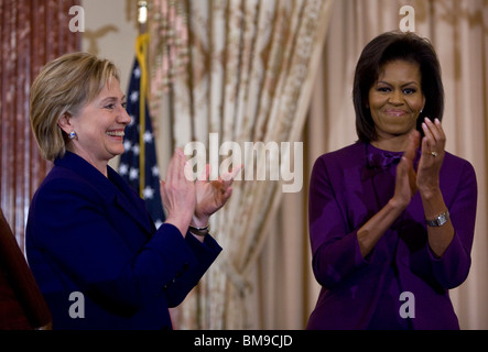 First Lady Michelle Obama und Außenministerin Hillary Clinton Stockfoto