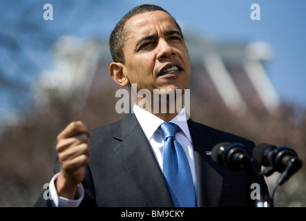 18. März 2009 – Washington, D.C. – Präsident Barack Obama macht Bemerkungen über die AIG-Boni sowie über seinen Konjunkturprogramm, bevor er zu einer Reise nach Kalifornien aufbrechen wird. Stockfoto
