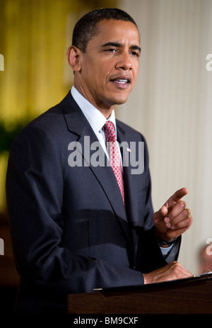 19. Juni 2009- Washington, DC- Präsident Barack Obama diskutiert Vaterschaft und Mentoring während einer Veranstaltung im Stil eines Rathauses im Ostraum des Weißen Hauses. Stockfoto