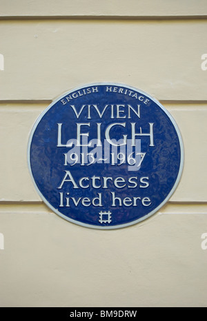 Englisches Erbe blaue Plakette markiert ein Haus der Schauspielerin Vivien Leigh in Eaton Square, Belgravia in London, England Stockfoto