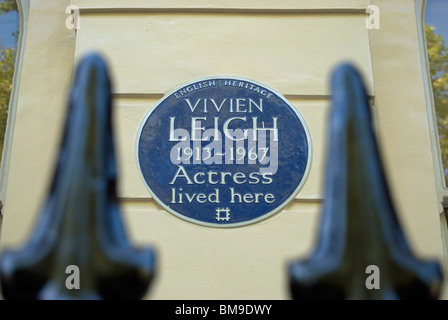 Englisches Erbe blaue Plakette markiert ein Haus der Schauspielerin Vivien Leigh in Eaton Square, Belgravia in London, England Stockfoto