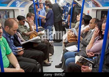 Victoria-Line-Zug - London Underground Stockfoto