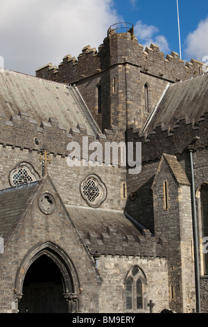 St. Canice Kathedrale Kirche und Rundturm in Kilkenny, Irland Stockfoto