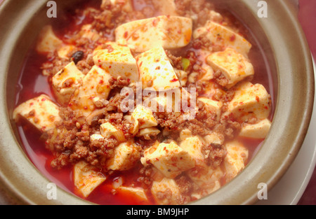 Tofu und Hackfleisch mit Chili Soße gekocht, in der Nähe Stockfoto