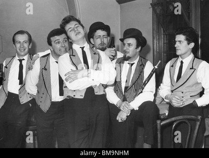 ACKER BILK (zweiter von rechts) mit seinem Paramount Jazzband über 1962 Stockfoto