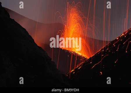 Geschmolzener Lava bricht von Stromboli, Sizilien Stockfoto