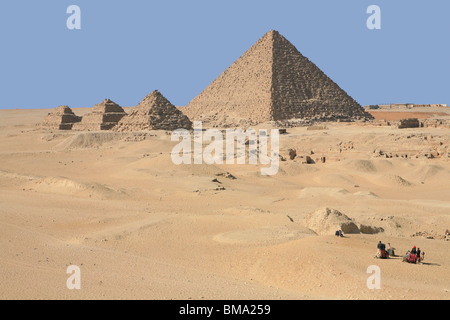 Die Pyramide des Pharao Menkaure und die drei Königinnen-Pyramiden in Gizeh, Ägypten Stockfoto