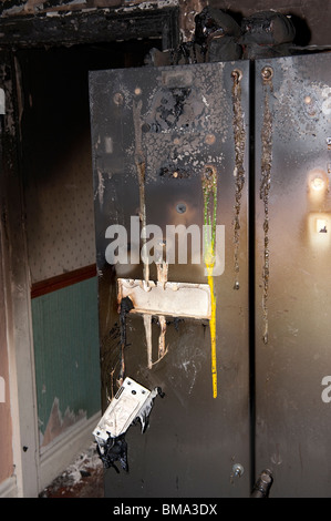 Verbrannte amerikanischer Kühlschrank nach Küche Haus Feuer Stockfoto