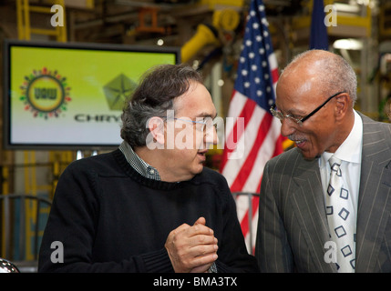 Chrysler CEO Sergio Marchionne und Detroit Bürgermeister Dave Bing Stockfoto