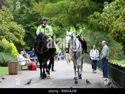 Montiert Metropolitan Police in St James Park, London, England, Großbritannien Stockfoto