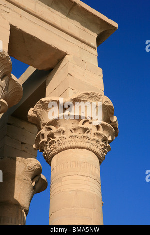 Hauptstadt des Trajan Kiosk im Tempel von Philae auf Agilka Island, Ägypten Stockfoto