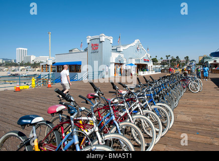 Zyklen am Santa Monica Pier Kalifornien USA Stockfoto