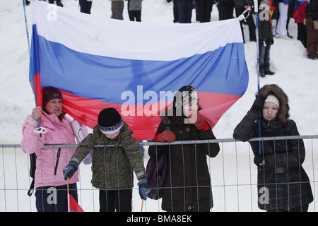 Russland Russische junge Fans Flagge Flaggen Menge Stadion von IBU World Cup Biathlon Kontiolahti, Finnland 14. März 2010 Stockfoto